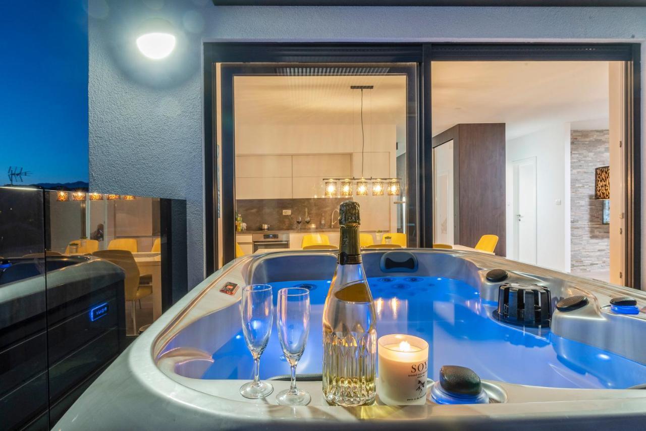 Mediteran Luxury Penthouse With Jacuzzi Mandre Exterior photo